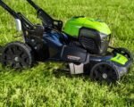 Greenworks Self-Propelled 21-inch Brushless Lawn Mower 40V with 5Ah Battery and Charger - Image 6